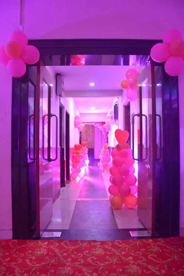 Hotel Royal Regency Bori  Bagian luar foto