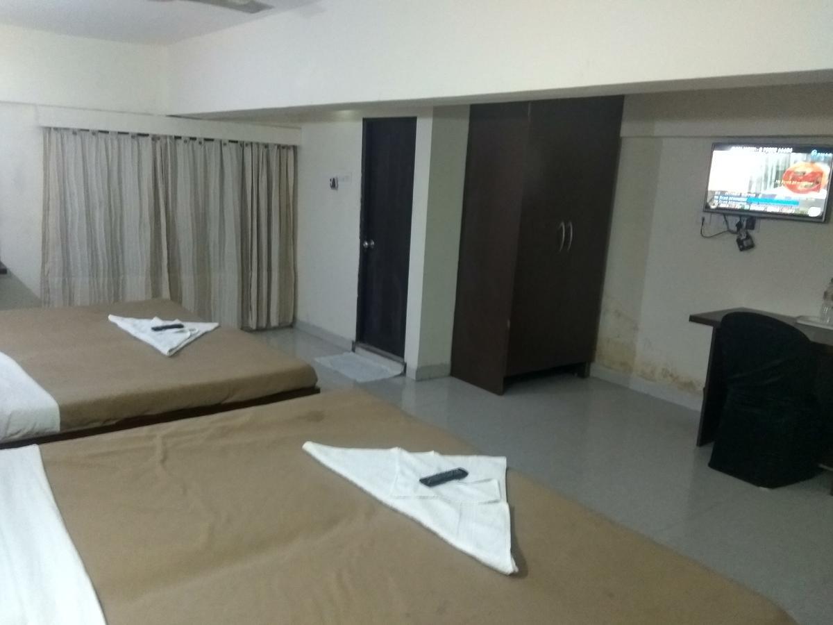 Hotel Royal Regency Bori  Bagian luar foto