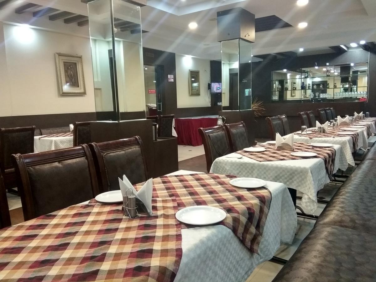 Hotel Royal Regency Bori  Bagian luar foto
