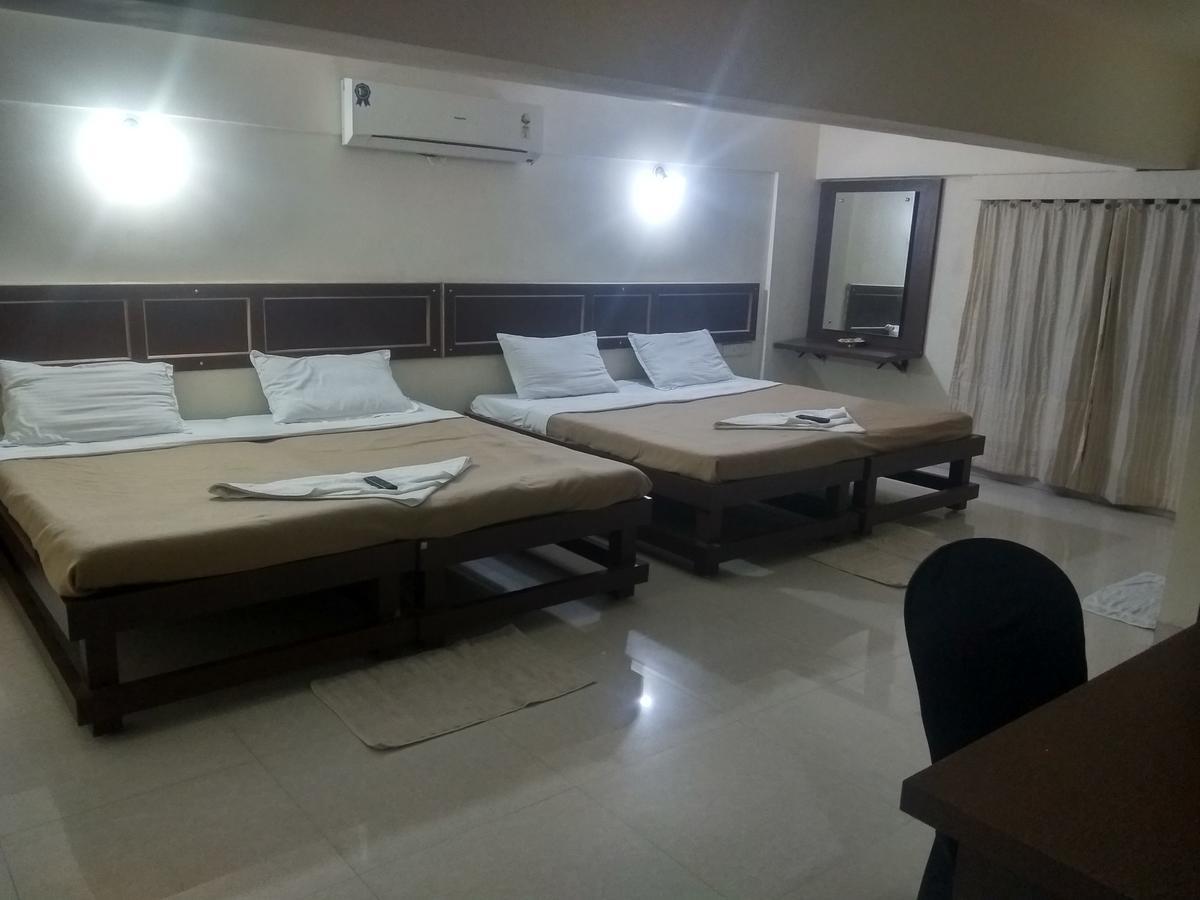 Hotel Royal Regency Bori  Bagian luar foto