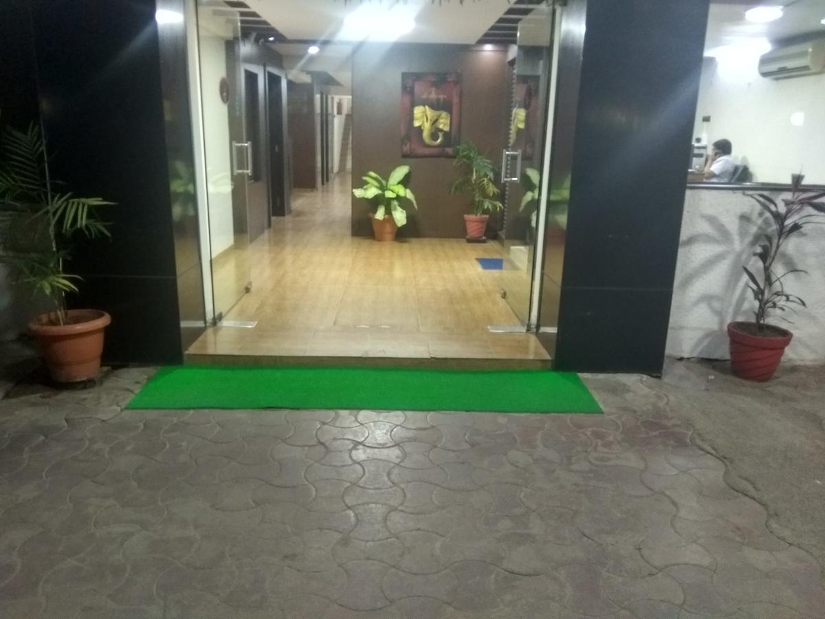 Hotel Royal Regency Bori  Bagian luar foto