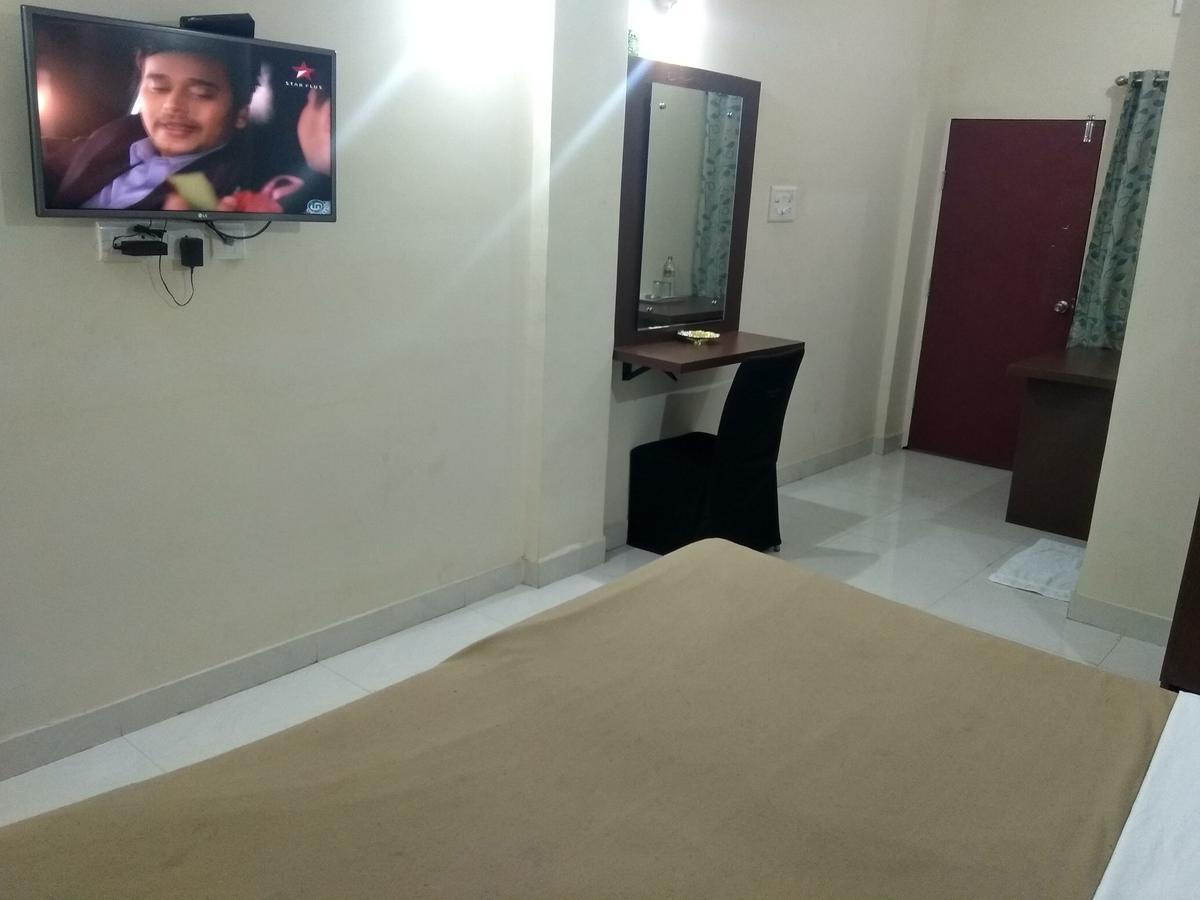 Hotel Royal Regency Bori  Bagian luar foto