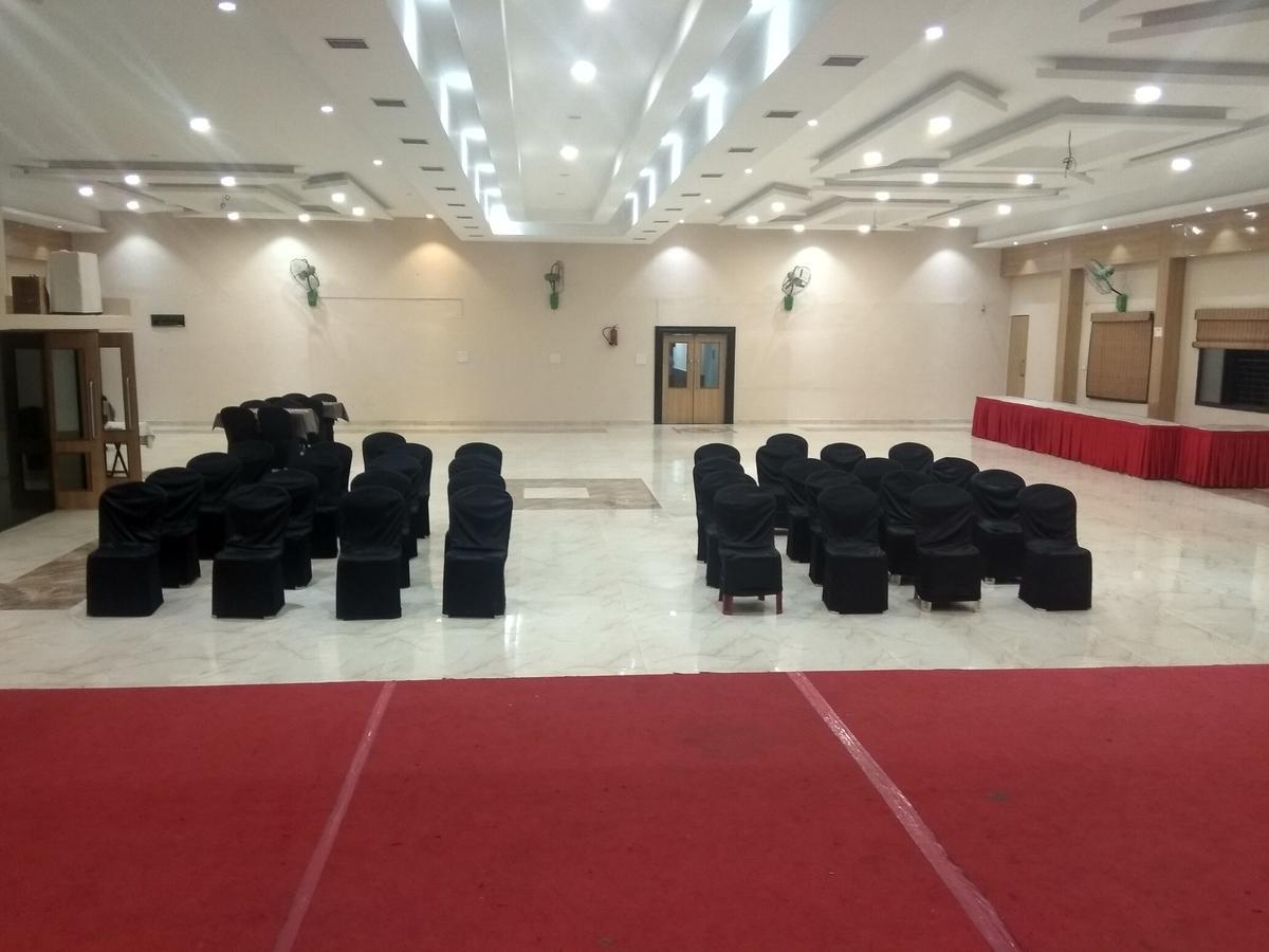 Hotel Royal Regency Bori  Bagian luar foto