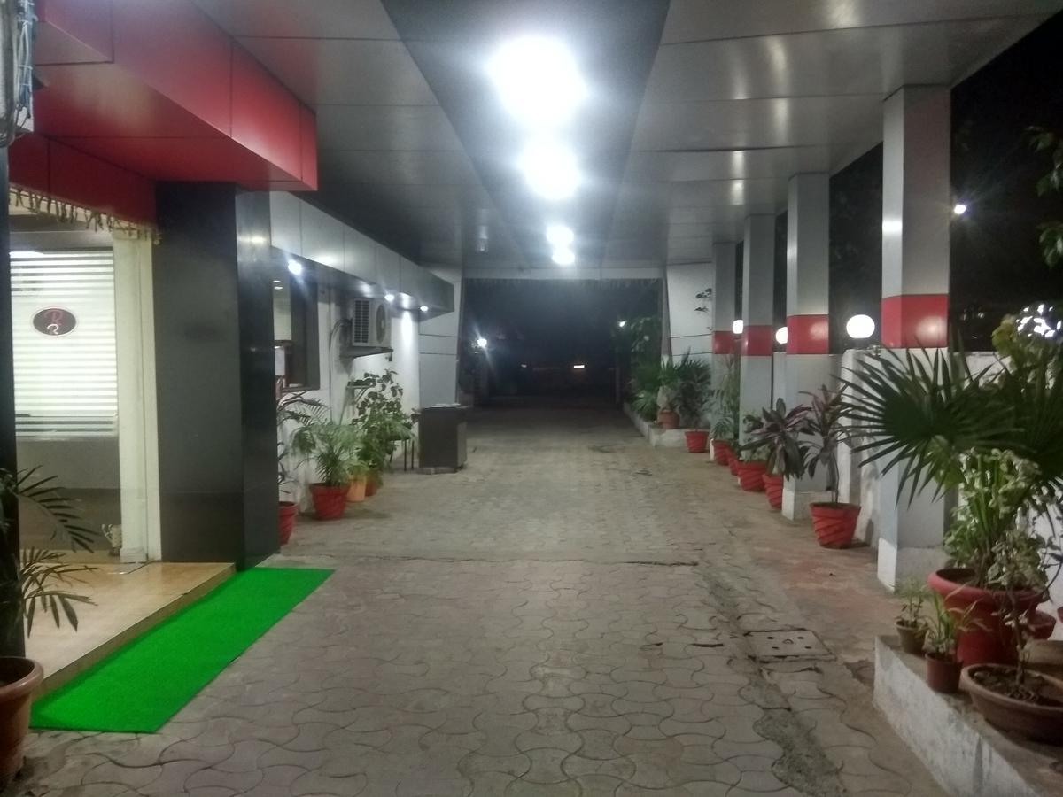 Hotel Royal Regency Bori  Bagian luar foto
