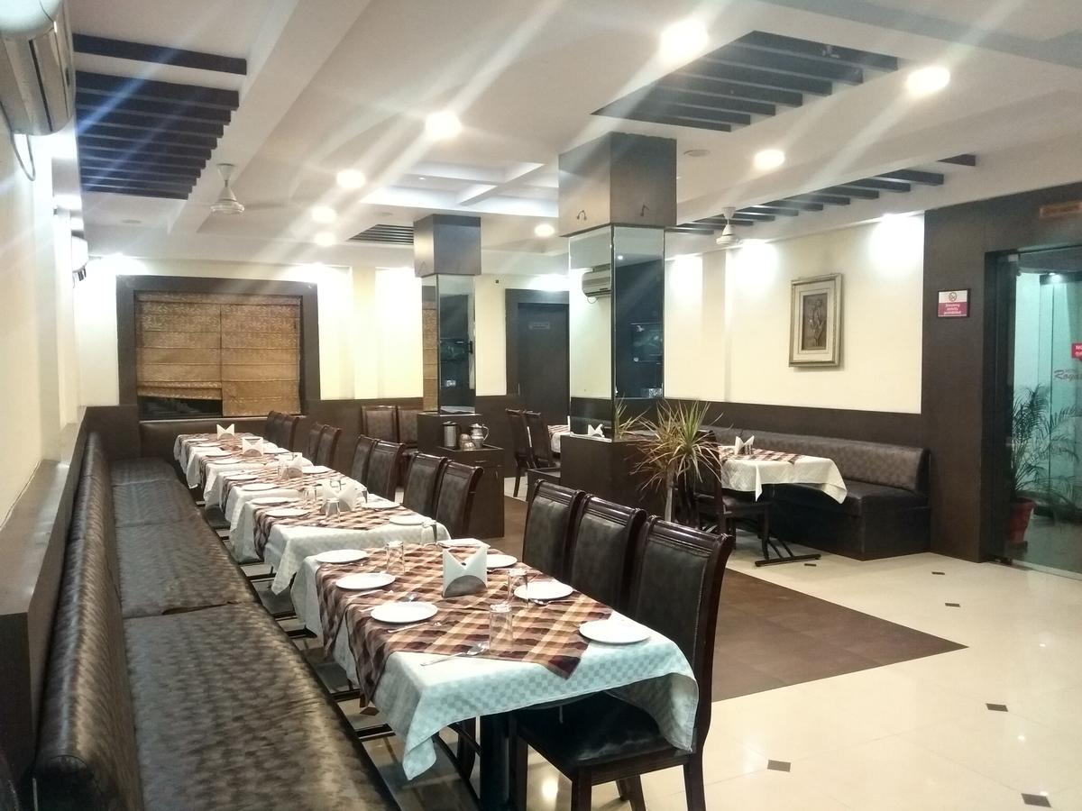 Hotel Royal Regency Bori  Bagian luar foto