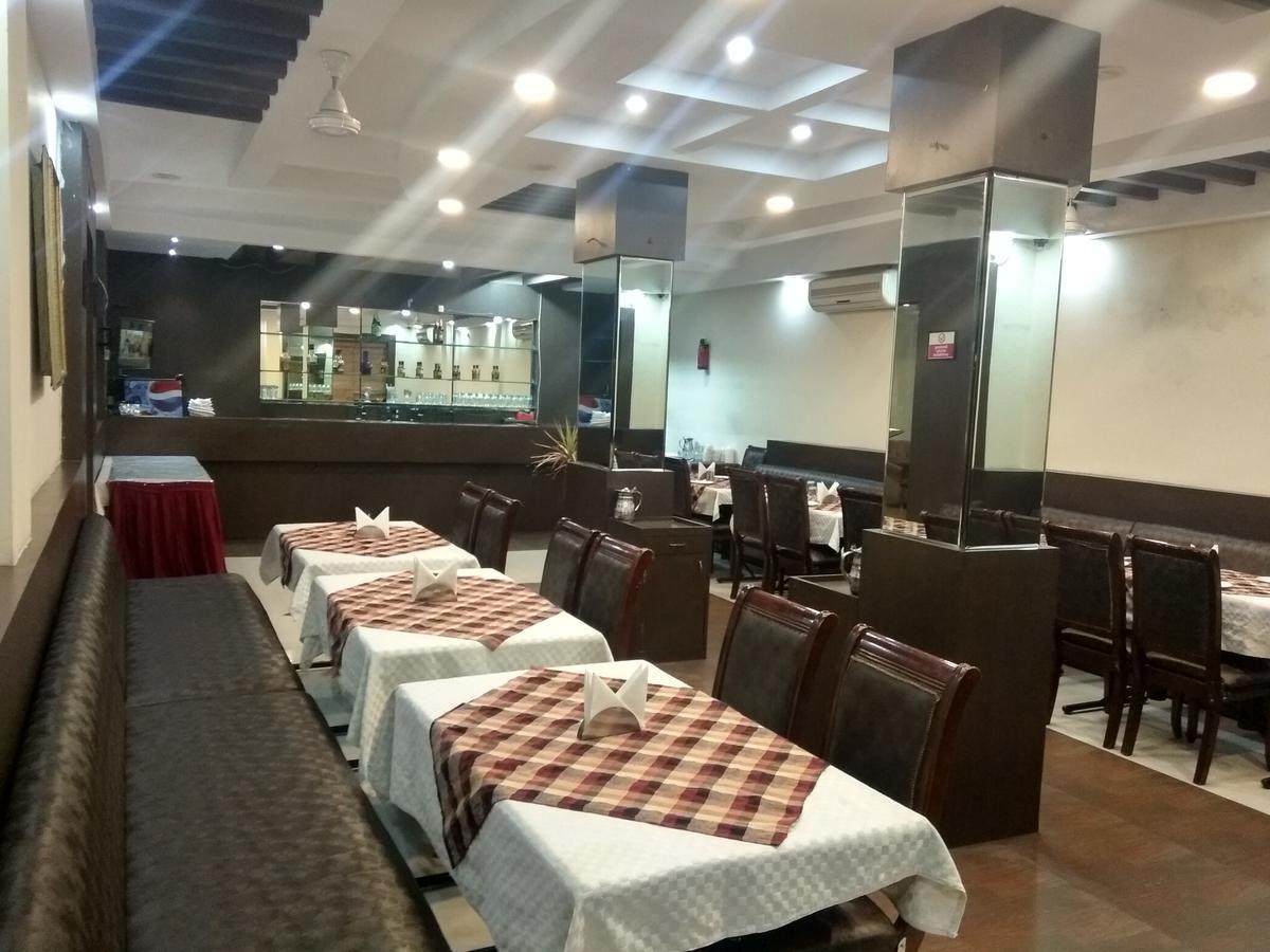 Hotel Royal Regency Bori  Bagian luar foto