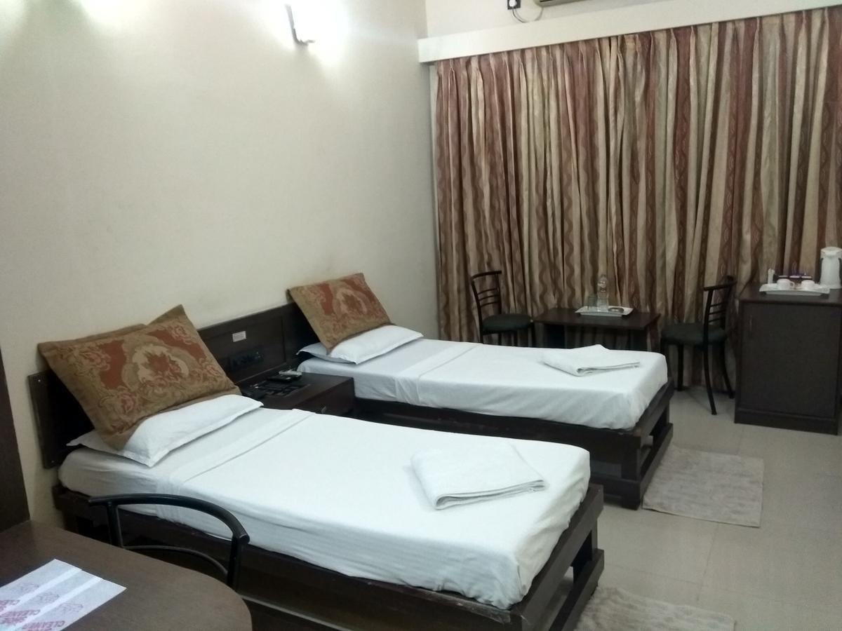 Hotel Royal Regency Bori  Bagian luar foto